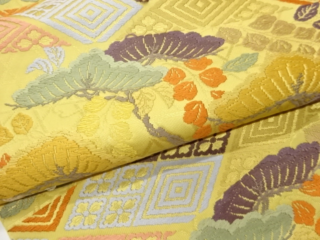  唐織横段に松・菱・花々模様織出し袋帯